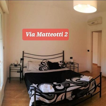 Via Matteotti & Via Carracci Apartments Bologne Extérieur photo