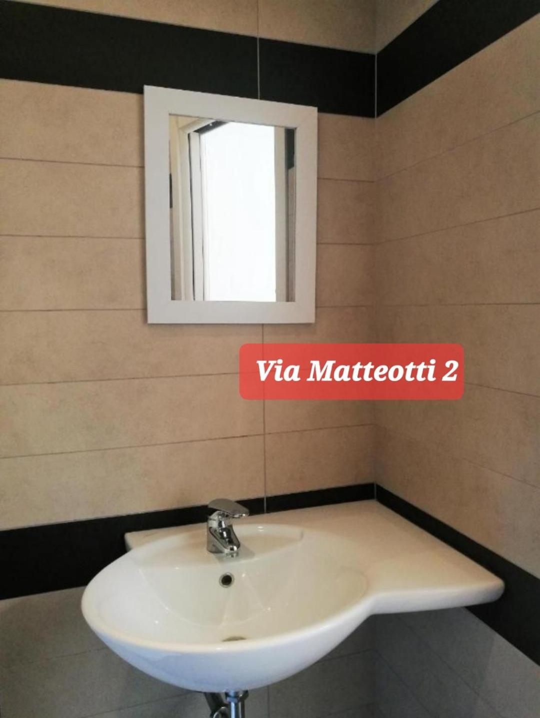 Via Matteotti & Via Carracci Apartments Bologne Extérieur photo